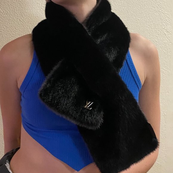 Louis Vuitton Monogram Reverso Fur Scarf - Picture 2 of 9